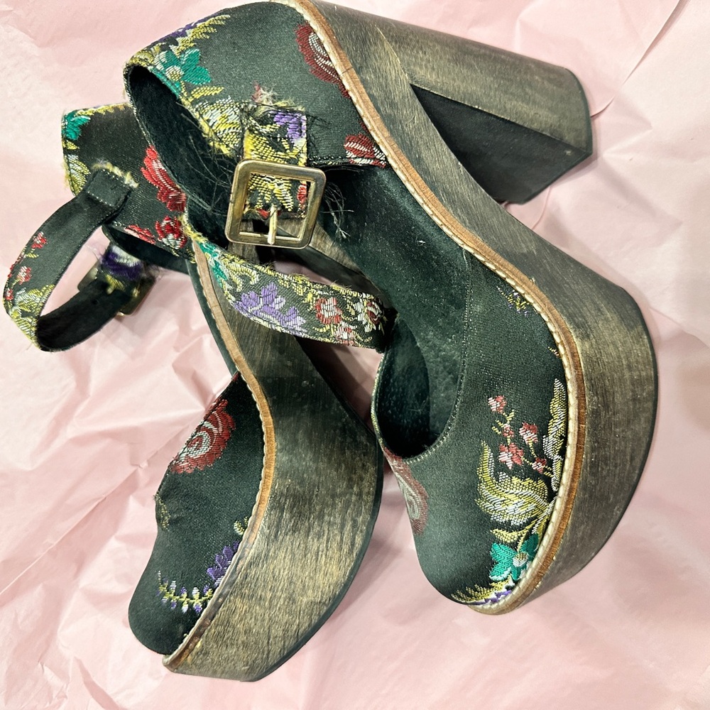 Free People ‘STARLET’ Black Floral Embroidered Wood Platform Mary Jane Heels - Picture 10 of 11